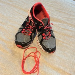 On Cloud Sneakers size 9/40.5
